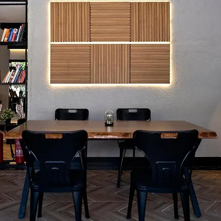 Hotel Mielo Lara